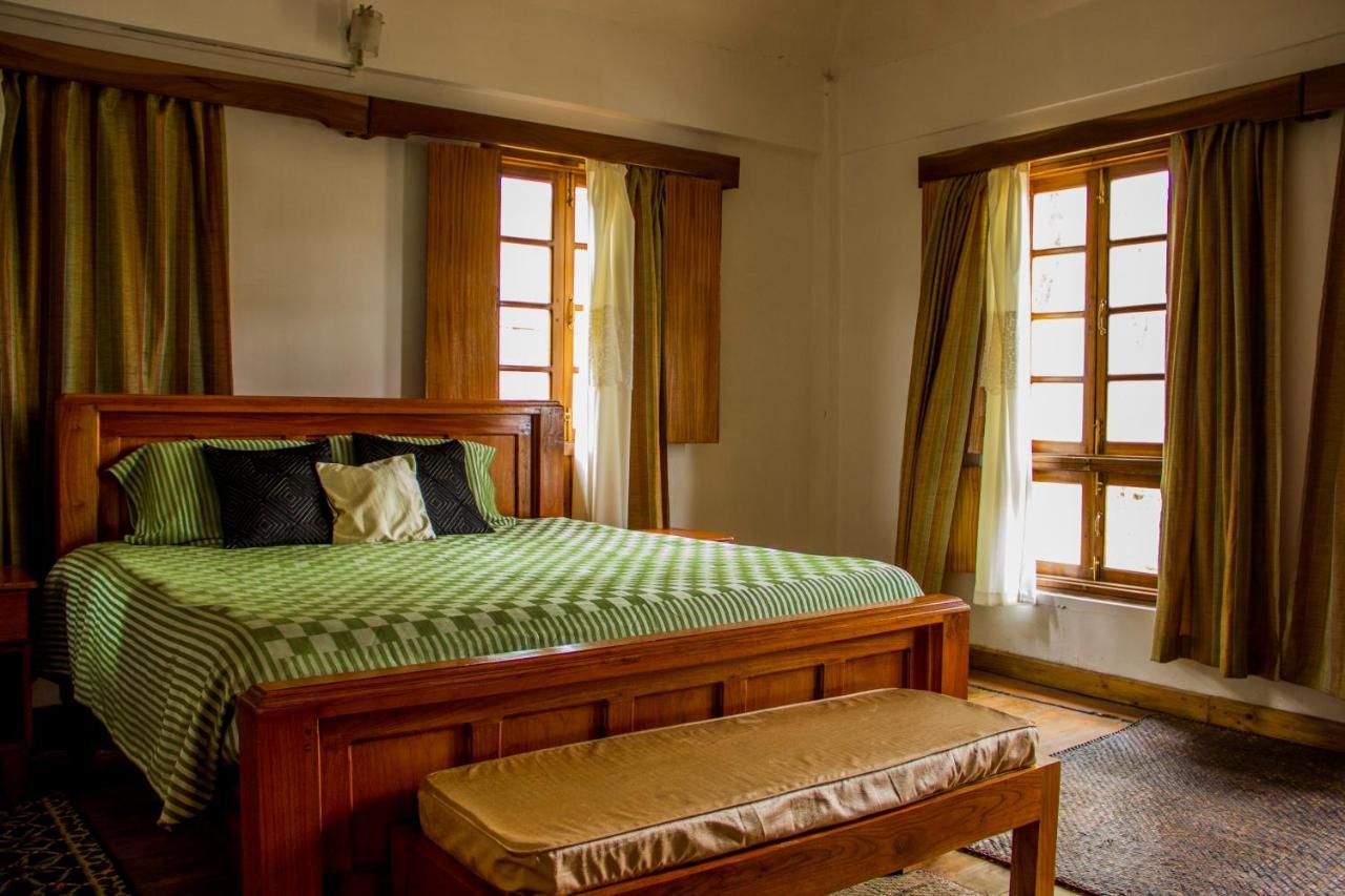 Ken & Twill Hotel Shillong Buitenkant foto